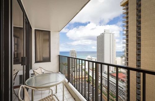 Waikiki Apartment | Aston at the Waikiki Banyan