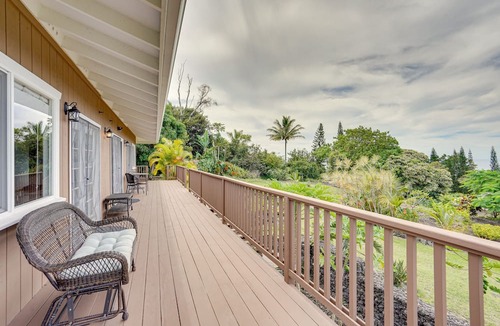 Papa House | Hawaiian Retreat w/Ocean Views in Captain Cook!