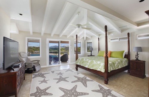 Lihue House | AMAZING VIEWS-Kalapaki Cliffside Penthouse-Perched above, elevator to the sand!