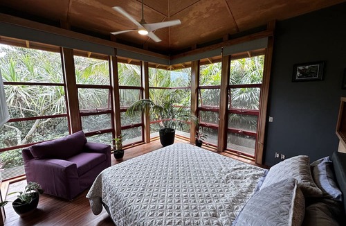 Princeville Cottage | Tree Top Suite- Beautiful walk to Hanalei Bay