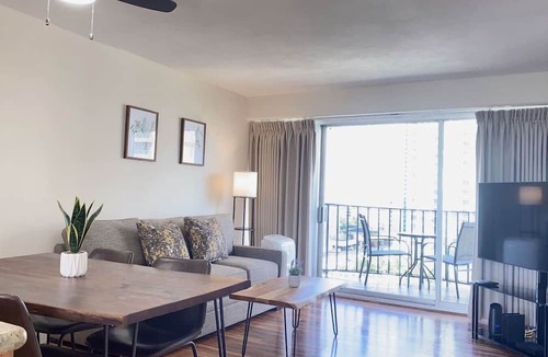 McCully - Moiliili Apartment | 09 FREE Parking/10 min beach/2br-Waikiki/Ala Moana