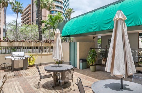 McCully - Moiliili Apartment | 01 FREE Parking/10 min beach/2br-Waikiki/Ala Moana