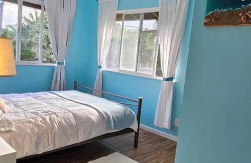 Waialee House | North Shore 3 Bedroom Ocean View walking distance to Waimea Beach with AC,