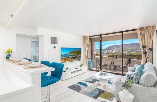 Waikiki Condo | Two Waikiki Sunset Units. 4 Bedrooms, Sleeps 10 in Total.
