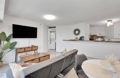 Downtown Honolulu Condo | Bishop Suites @ Executive Centre, Ocean View Suite #3903, Heart of Honolulu