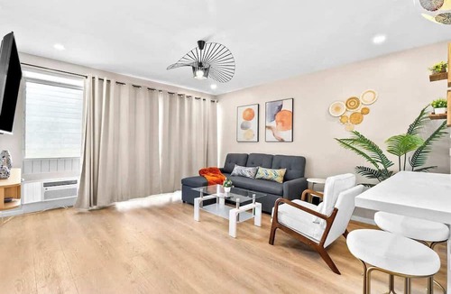 Ala Moana Apartment | Peaceful Modern HNL Getaway