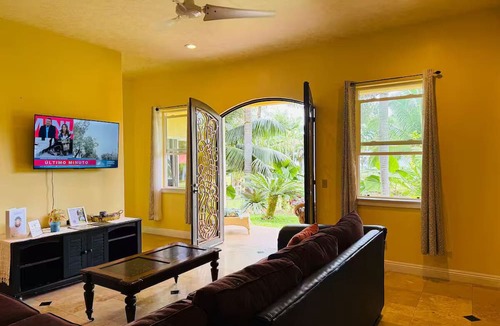 Hakalau Apartment | Family Retreat Near Akaka Falls – Sleeps 7 & BBQ