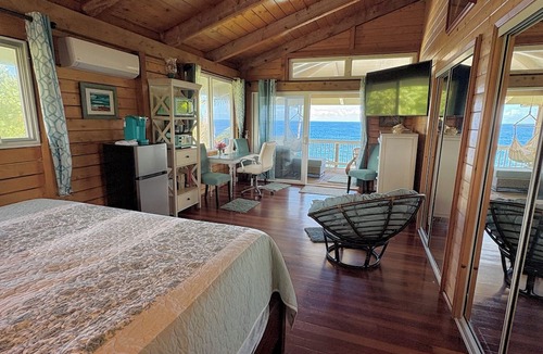 Keaau House | Mermaid’s Lookout WOW the views! Ocean Front, full lanai, heated pool & AC.