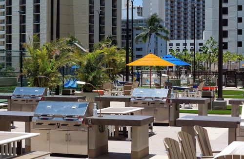 Waikiki Apartment | Breezy 1BR w/ocean, mountain & city views