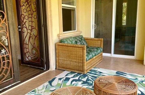 Hakalau Apartment | Charming & Comfy Oceanfront Gem views -Balcony