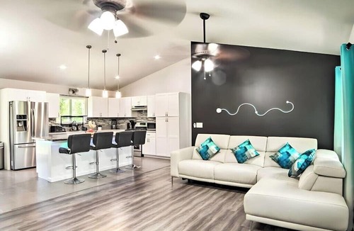 Keaau House | Luxury Hawaii Getaway Close to the Beach & Ocean!