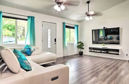 Keaau House | Luxury Hawaii Getaway Close to the Beach & Ocean!