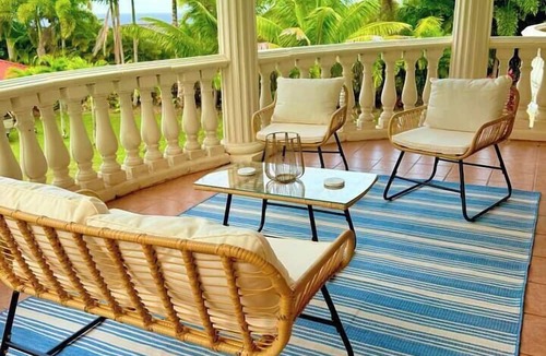 Hakalau Apartment | Tropical 1BR Hideaway w/Balcony near surf Beaches