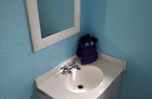 Wailuku Apartment | Budget Downtown Studio-D w/Queen Bed, Twin Love Seat AC, WIFI & 4 free Streamers