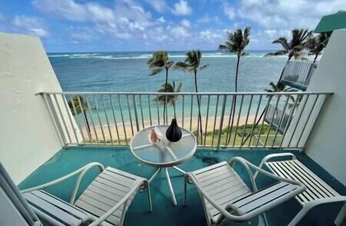 Punaluu Apartment | Oceanfront Mega Haven – Sleeps 24