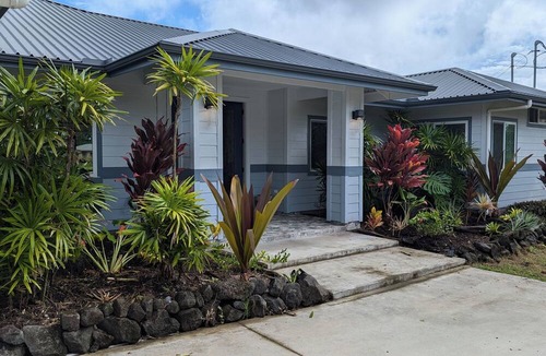 Keaau House | Large, 4B/2.5Bath, Cozy, Modern Oasis near Seacliff views. Central A/C. Pets OK.