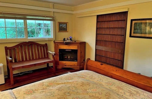 Volcano Cottage | Historic Maid's Quarters Cottage in Volcano Village