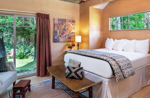 Volcano House | Luxury Suite 1 Mile from Volcanoes National Park