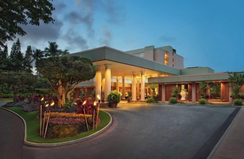 Lihue Hotel | Iconic Resort Stay Near Lihue's Breathtaking Trails | Outdoor Pool