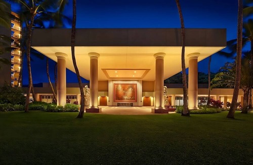 Lihue Hotel | Iconic Resort Stay Near Lihue's Breathtaking Trails | Outdoor Pool