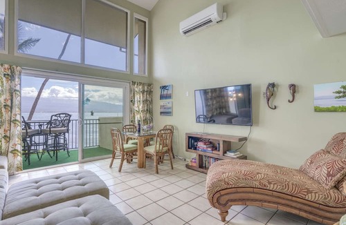 Maalaea Apartment | ShangriLa: Sugar Beach Oceanfront at Makani A Kai