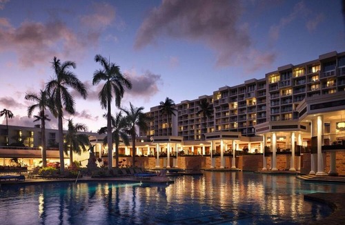 Lihue Hotel | Iconic Resort Stay Near Lihue's Breathtaking Trails | Outdoor Pool