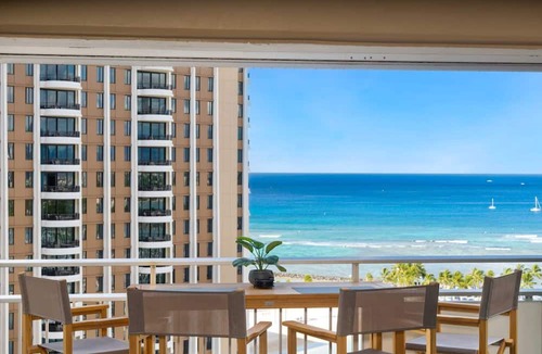 Waikiki Condo | Ilikai 1718 Free Parking* Ocean/Lagoon King Bed, Sofa Bed