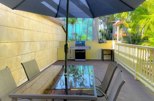 Waikiki Condo | Honu Hideaway Studio at Royal Garden | Lanai Oasis