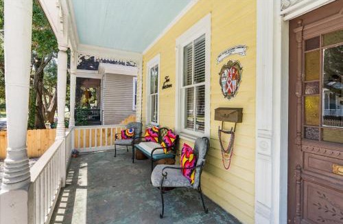 Mobile House | Downtown 3BR Cottage: 5m Walk Pets OK