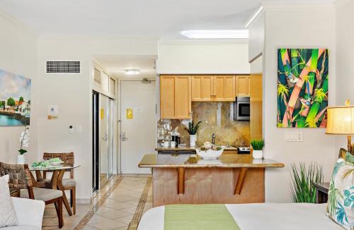Historic Lahaina Front Street Apartment | Lahaina Shores Beach Resort 608