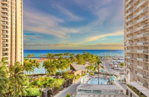 Waikiki Apartment | Skyline-Lagoon and Fireworks Magic from the Ilikai wTop-Tier Amenities