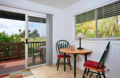 Pauwela Apartment | Two Balconies Kitchenette + Parking
