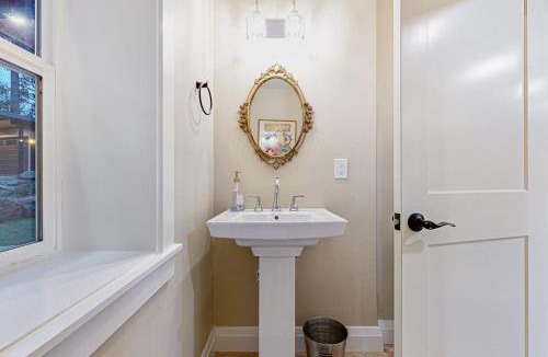 Oak Grove House | Riverside at the Riverhouse
