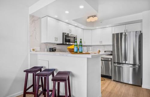 Kahana Apartment | Valley Isle Oceanfront Studio Sleeps 4 Villas Peaceful Retreat Complimentary Car with 6 Nights VIR-107 by KBM