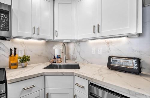 Kahana Apartment | Valley Isle Oceanfront Studio Sleeps 4 Villas Peaceful Retreat Complimentary Car with 6 Nights VIR-107 by KBM
