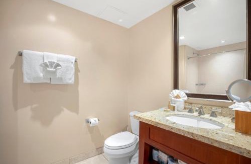 Kaanapali Apartment | Honua Kai Villas Ocean View 8 BR Sleeps 26 Great for Families Complimentary Car with 6 Nights HKH ML-3095 by KBM