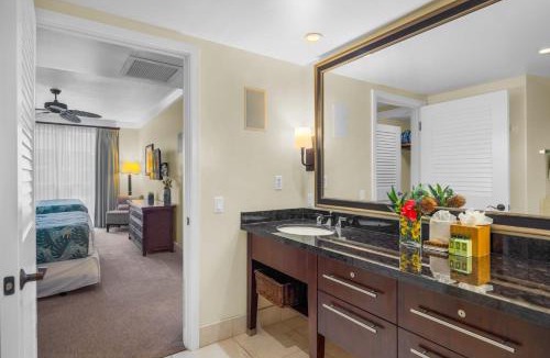 Kaanapali Apartment | Honua Kai Villas Ocean View 8 BR Sleeps 26 Great for Families Complimentary Car with 6 Nights HKH ML-3095 by KBM