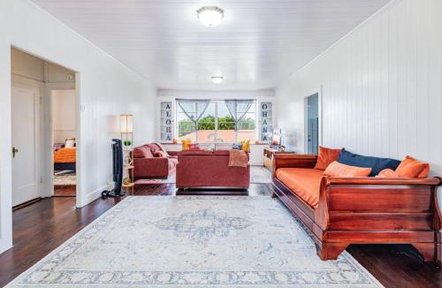 Hilo House | YOUR HILO HOMEBASE - Lovely 3 Bedroom in Heart of Hilo with AC!