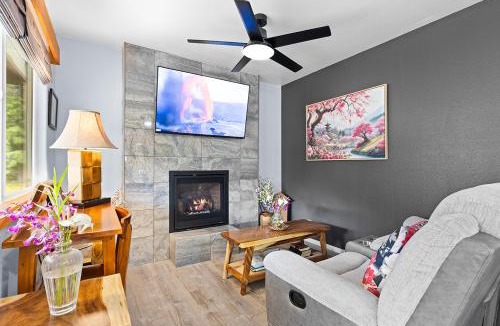 Volcano House | NEW! Volcano Tea House Cottage 2-HotTub-FirePlace