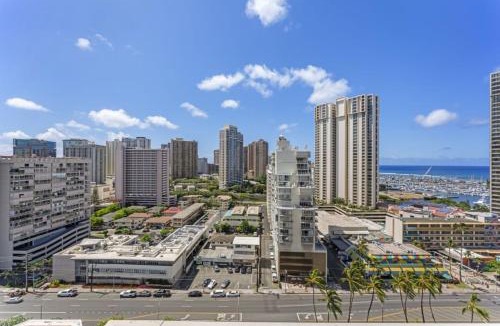 Ala Moana Apartment | Ala Moana Hotel 1626 one bedroom w King bed