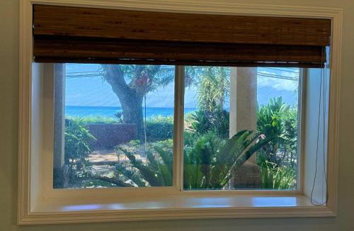 Kahana Hotel | Maui B&B - 3 Ensuite Rooms - Steps from Beach w AC