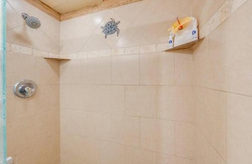 Honokowai House | Polynesian Shores 111 · PS 111 Updated Condo w Ocean Views Pool