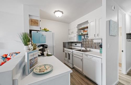 Historic Lahaina Front Street Apartment | Lahaina Shores Beach Resort 206