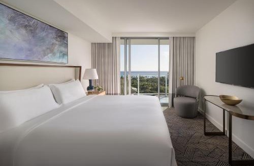 Waikiki Hotel | The Ritz-Carlton Residences, Waikiki Beach Hotel