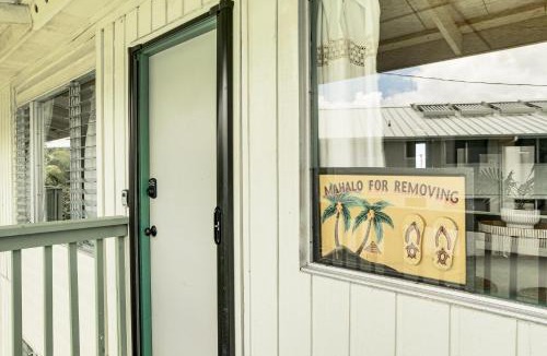 Hilo House | Walk to Dtwn Hilo! Tropical Getaway w/Pool Access