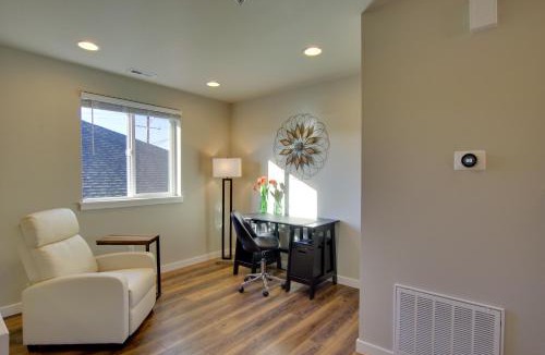 Monroe Apartment | Monroe Apartment Near Evergreen State Fairgrounds!