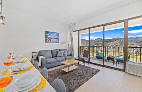Waikiki Apartment | Waikiki Banyan condo with lanai & resort access