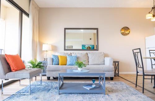 Waikiki Apartment | Sky-high condo with lanai & beach access