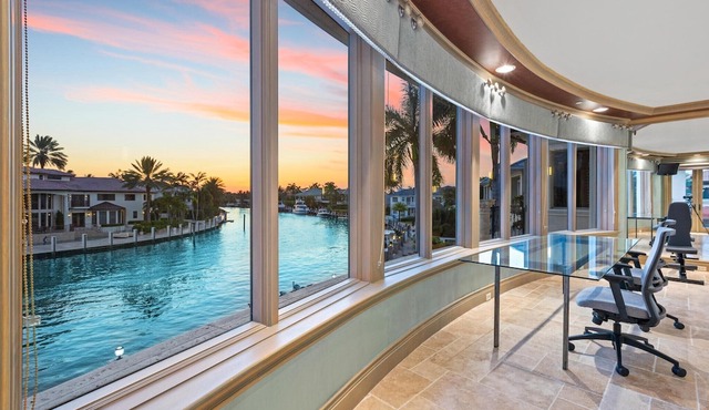 Luxury Waterfront Oasis【Casa del Toro】 in Lighthouse Point