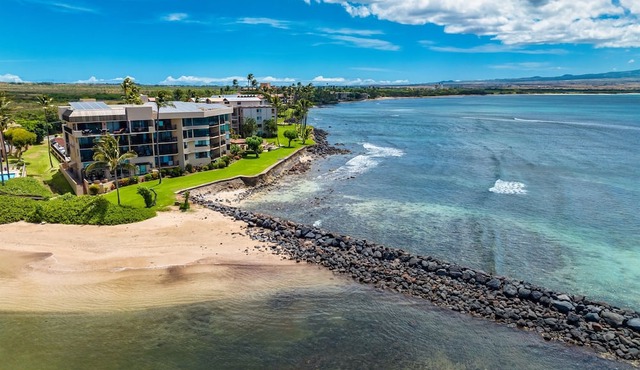 Direct Beachfront with Spectacular Oceanviews!